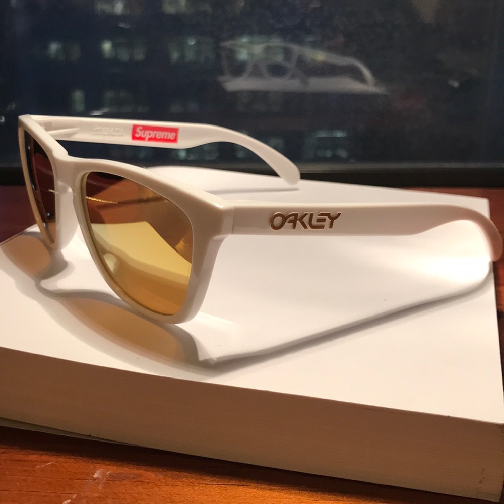RARE SUPREME x OAKLEY FROGSKINS WHITE/24K